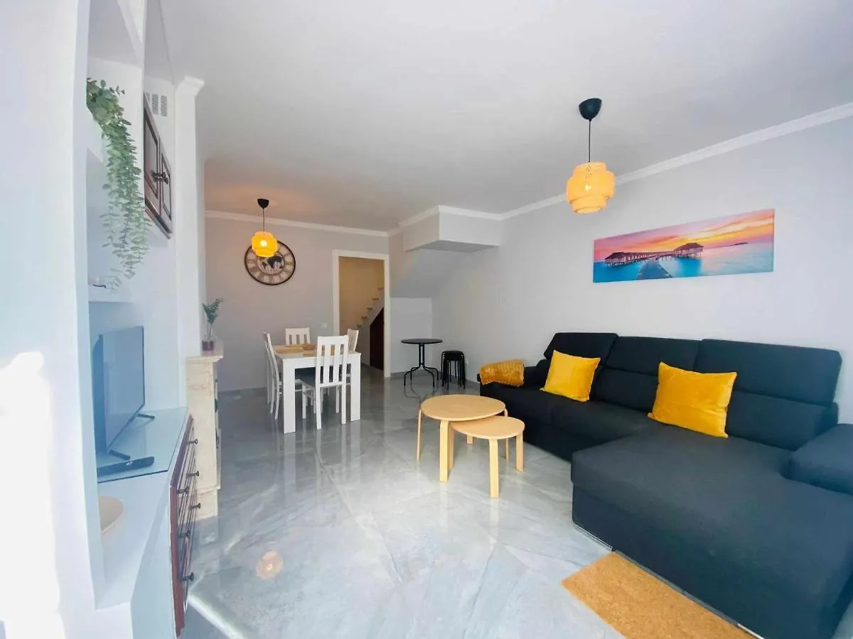 Bonita Casa Centrica Con Piscina & Parking contacts